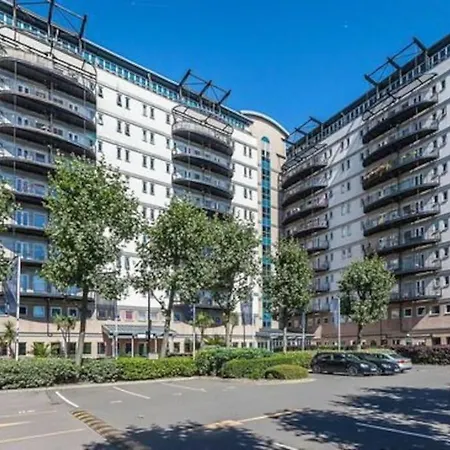 Apartment Cozy Flat With Balcony London