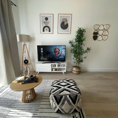 Luxury 2 Bedroom Flat Apartment *