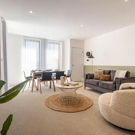 Apartment Modern With Balcony In Merton Near Wimbledon By Sojo