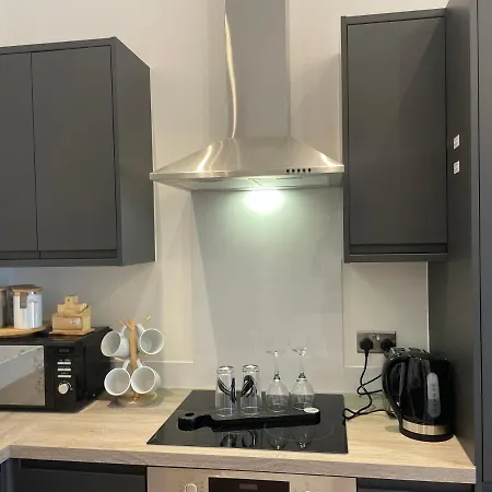 Luxury 2 Bedroom Flat * Sutton (Greater London)