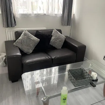 Newly Renovated In Acton Londres