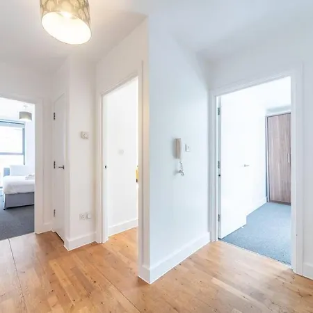 Bright & Modern 2-bed In Vibrant East * London