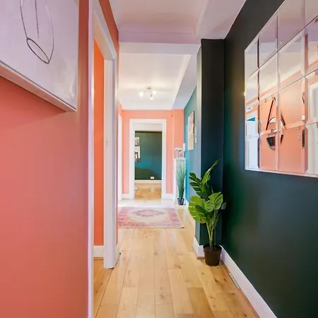 Hyde Park Private Family Apartment