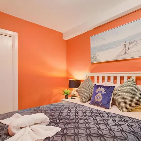 Hyde Park Private Family Apartment *