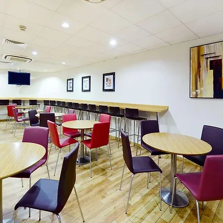 Travelodge Euston Hotel 2*