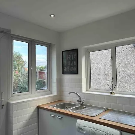 Holiday home Dallas House - Easy Links To Lhr And London Hayes (Greater London)