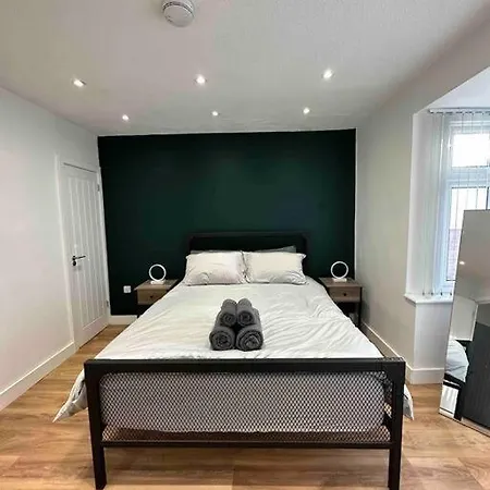 Dallas House - Easy Links To Lhr And London *