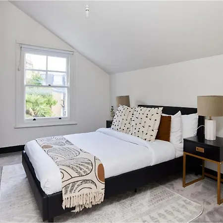The Battersea Crib - Dazzling 3bdr Flat With Garden * London