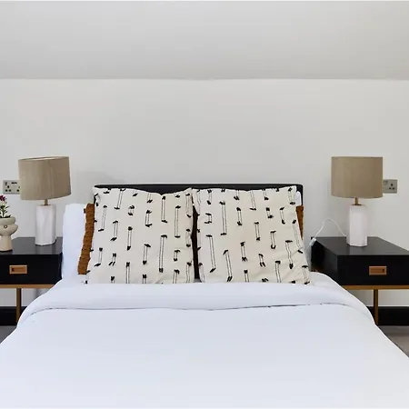 The Battersea Crib - Dazzling 3bdr Flat With Garden * London