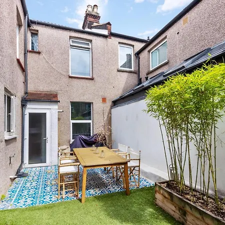 Lovely 2 Bed Streatham With Outside Dining London
