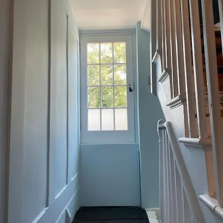 Beautiful Victorian House, Sleeps 12 *
