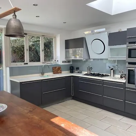 Beautiful Victorian House, Sleeps 12 * Londra