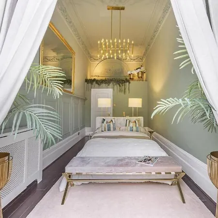 Stunning Hyde Park With Private Balcony & Lift Elevator Access