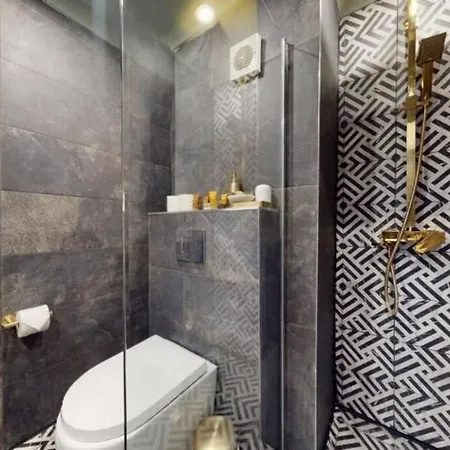 Apartment Stunning Hyde Park With Private Balcony & Lift Elevator Access
