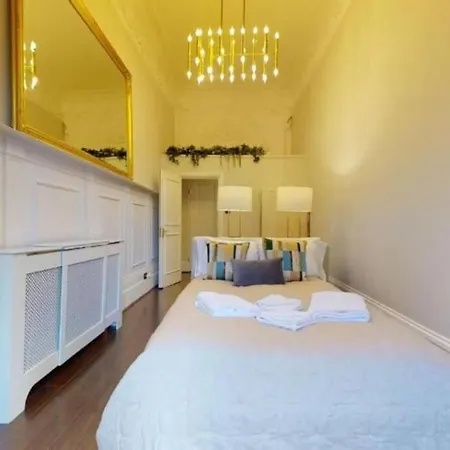 Stunning Hyde Park With Private Balcony & Lift Elevator Access London
