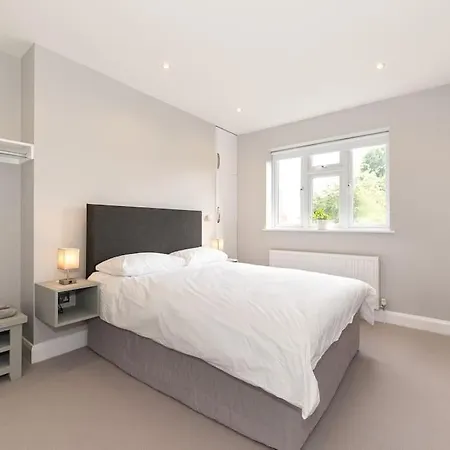 Large 3 Bedroom In Leafy Hampton Hill, Richmond, Sw London * Hampton Hill