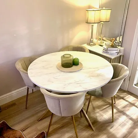 Bright Modern Flat In Central * Twickenham