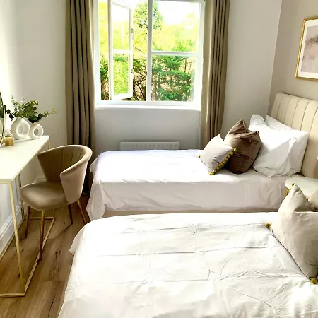 Bright Modern Flat In Central * Twickenham