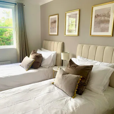 Bright Modern Flat In Central Twickenham