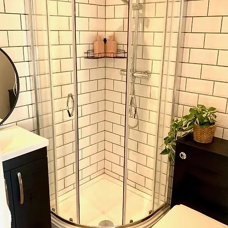 Bright Modern Flat In Central