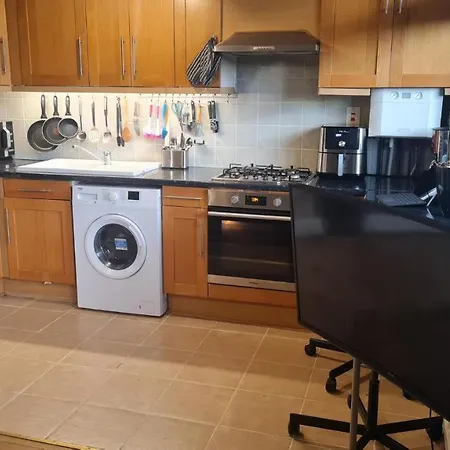 Cheap Kensington Apartment *