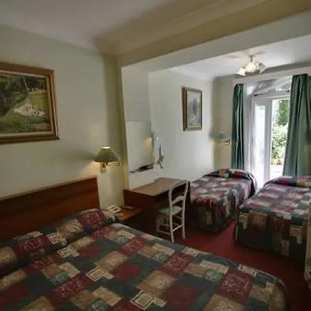 Hotel St George's 2*