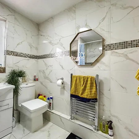 Homestay Spacious Double Bedroom In Shooters Hill *