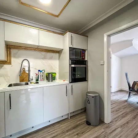 Spacious Double Bedroom In Shooters Hill *
