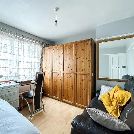 Spacious Double Bedroom In Shooters Hill *