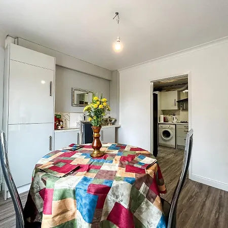 Spacious Double Bedroom In Shooters Hill London