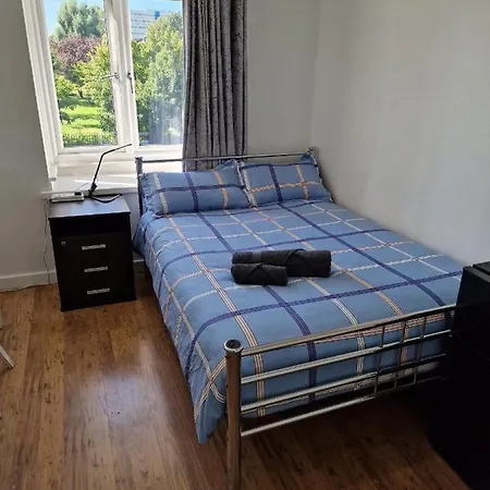 Cozy Double Bedroom In Zone 1-2