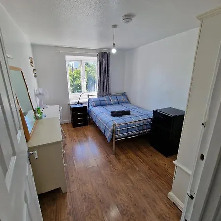 Cozy Double Bedroom In Zone 1-2 *