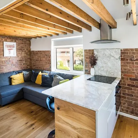 Cozy 2 Bedroom / Westfield / Hammersmith Hospital Apartment