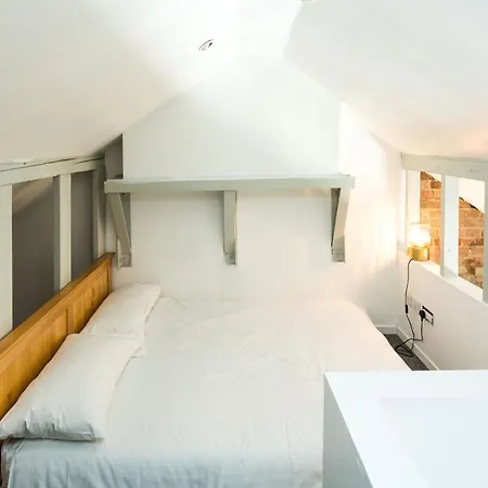 Cozy 2 Bedroom / Westfield / Hammersmith Hospital Apartment