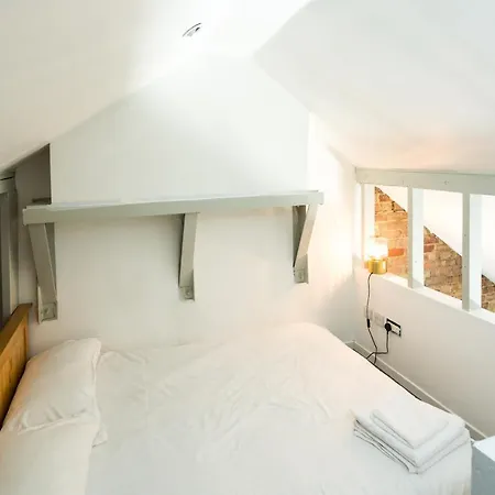 Cozy 2 Bedroom / Westfield / Hammersmith Hospital Apartment London