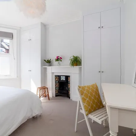 Splendid 2br Wprivate Gdn, Fulham *