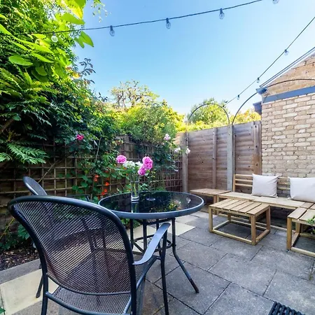 アパート Splendid 2br Wprivate Gdn, Fulham ロンドン