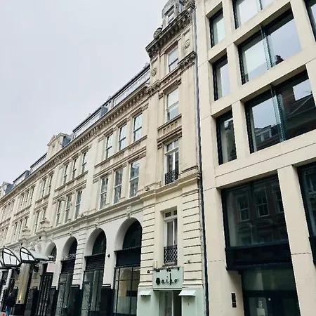 Chancery Apartment *