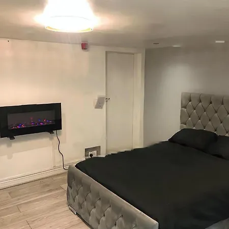 1 Bedroom By Stratford Londres