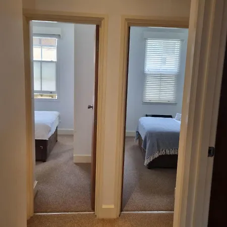 Stunning 2 Bed/2 Bath Flat In Waterloo, *