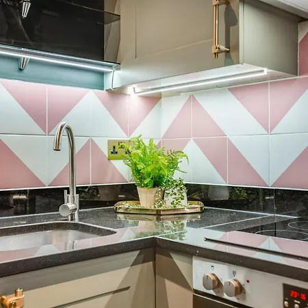 Earls Court Chic Flat In Prime Location *