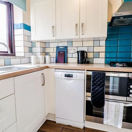Apartment Spacious 1 Bed Flat-free Parking *