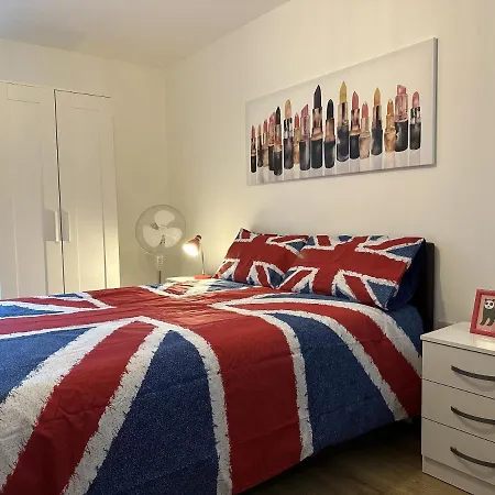 Homestay Modern, Large Independent With En-suite Bathroom In Private Owned London