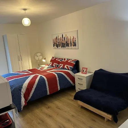 Homestay Modern, Large Independent With En-suite Bathroom In Private Owned London