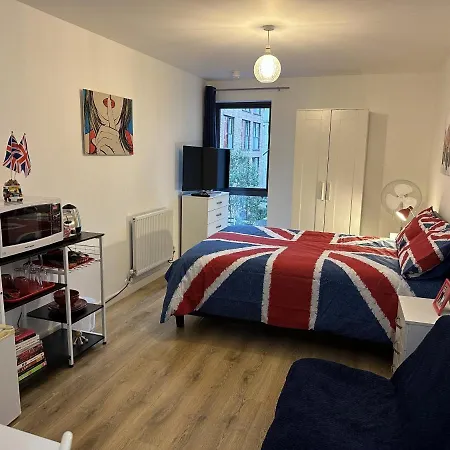 Homestay Modern, Large Independent With En-suite Bathroom In Private Owned *