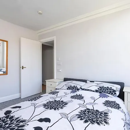 Joivy Bright Apt In West Hampstead London