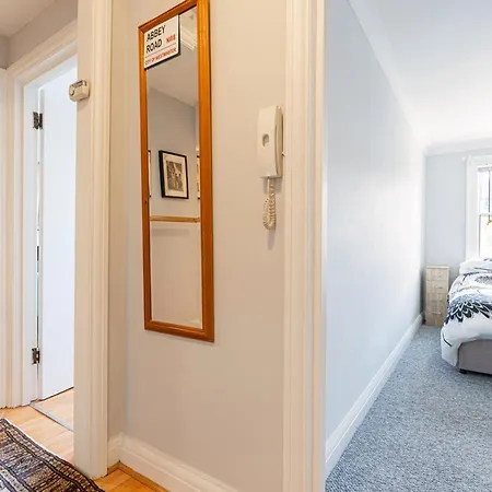 Apartment Joivy Bright Apt In West Hampstead *