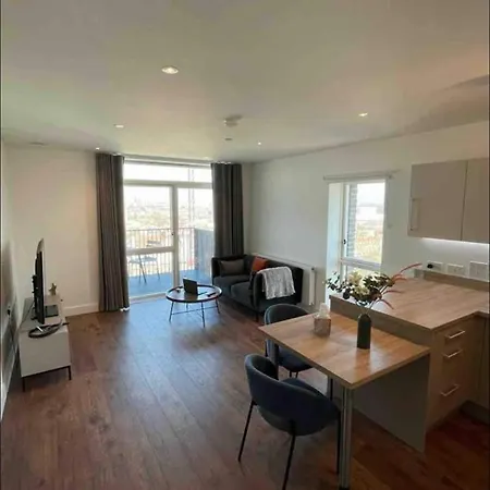 Modern New Airy 1 Bed London Cosy * バーキング