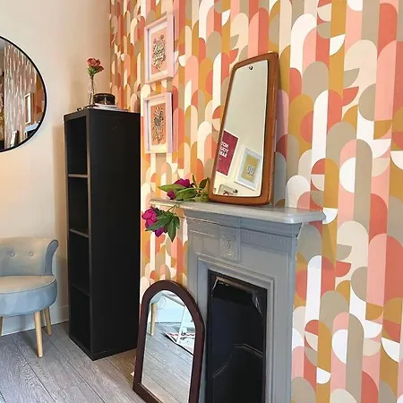 Apartment With Cosy Garden In London