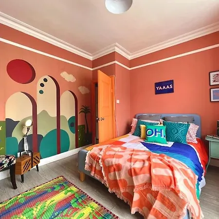 With Cosy Garden In *